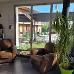 Logis Le Vanseen 酒店 莱旺